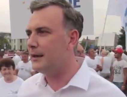 Paralel cu "statul paralel". Senator ALDE, prestaţie demnă de Caragiale