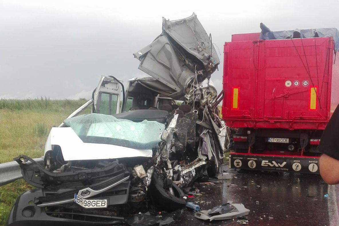 Accident rutier grav: două persoane au decedat şi patru au fost rănite în judeţul Brăila