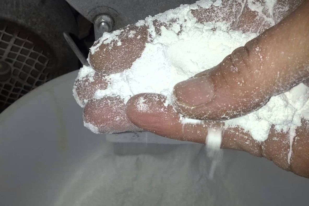 Otrava pe care o mânânci în fiecare zi! Trebuie să renunţăm la ea cât mai repede