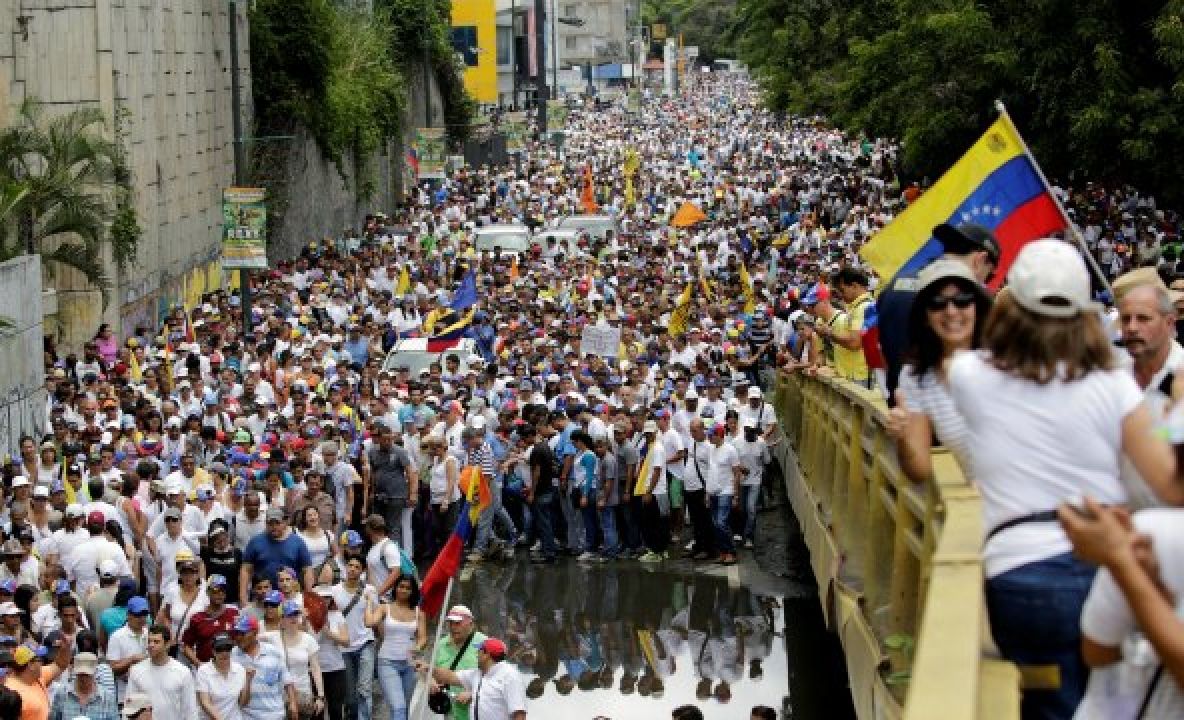 Venezuela a primit primul tanc petrolier venit din Iran