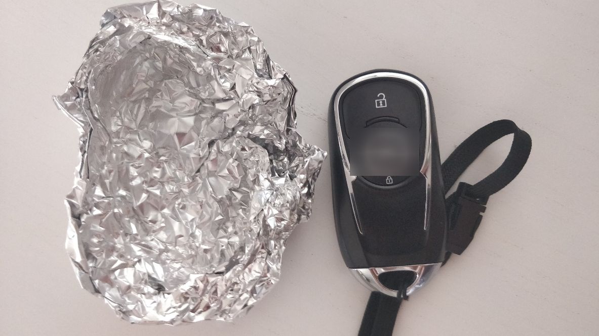 Un agent FBI a explicat de ce înfășoară cheile de la mașină în folie de aluminiu. Veți face la fel!