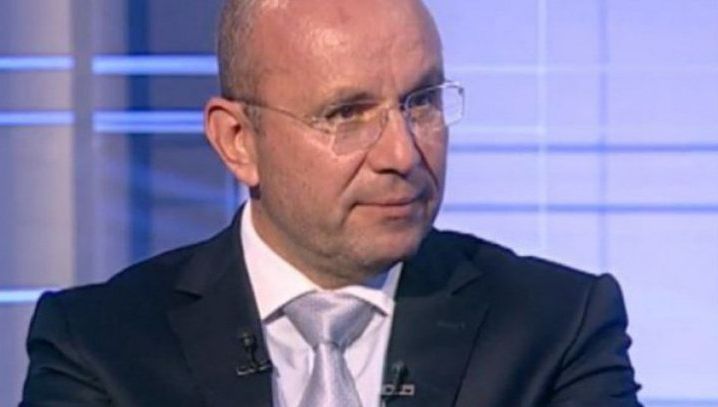 Cozmin Guşă: La summitul NATO se joacă cu pistoalele pe masă. Trump negociază de sus