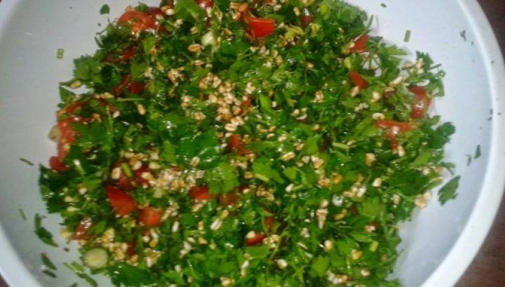 Salata de pătrunjel verde care te ajută să slăbeşti rapid, frumos şi sănătos