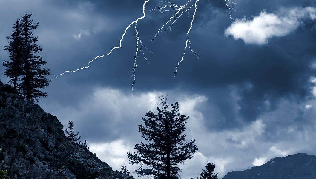 Cod galben de furtuni pentru şapte judeţe, valabil până la ora 22.00 - HARTA