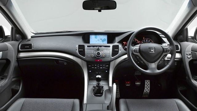 Mașinile cu volan pe dreapta vor fi interzise în România