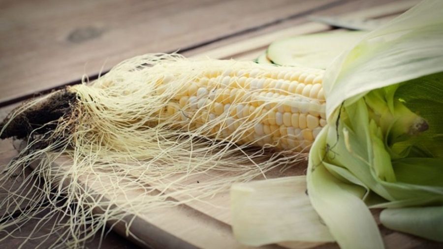 Nu mai arunca mătasea de porumb! E aur pentru sănătate