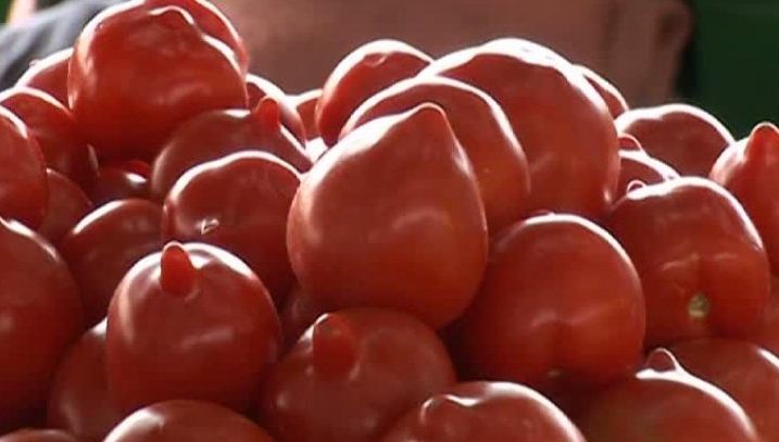 Adevărul despre roșiile cu ţugui! Ce sunt, de fapt. Mai mănânci?