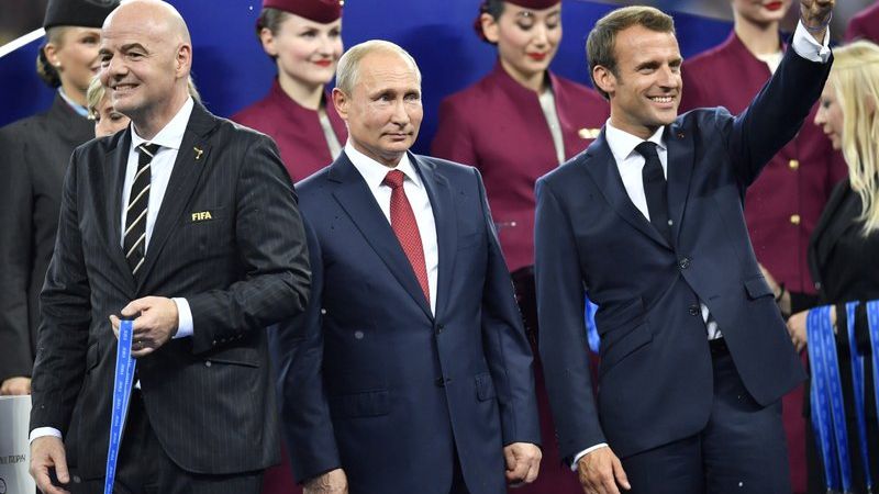 În vreme ce Trump tună și fulgeră, Putin curtează Europa. Lecția de diplomație de la Kremlin