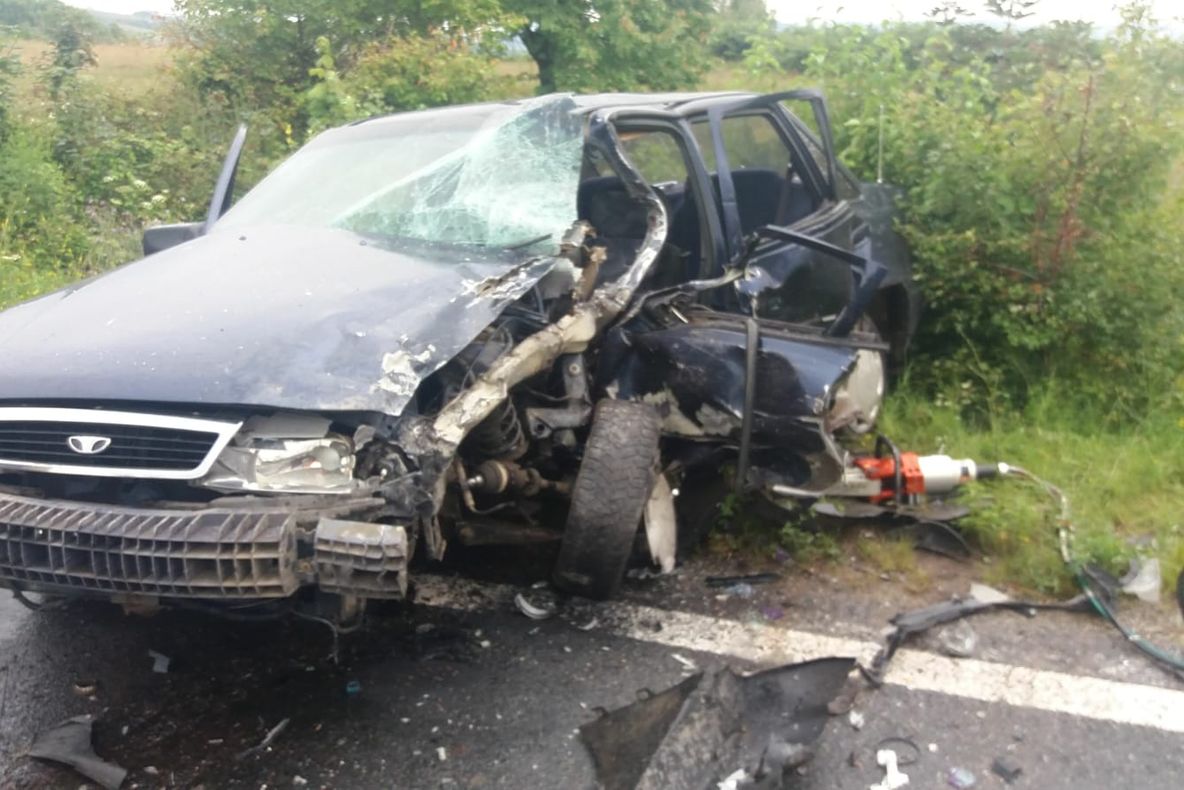 Ambulanță implicată în accident rutier pe DN 58. Imagini cumplite