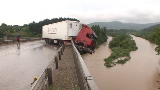 Români implicaţi într-un accident grav, în Bulgaria. O persoană a murit 