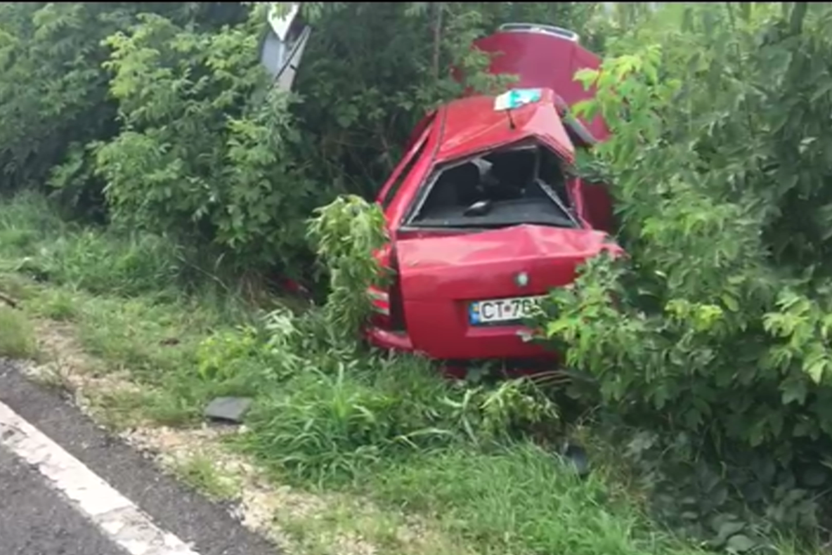 Un bărbat a murit între fiarele contorsionate ale maşinii 