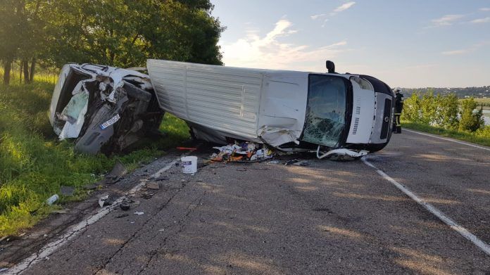 Accident în lanţ pe E85, după ce patru maşini s-au ciocnit (VIDEO)