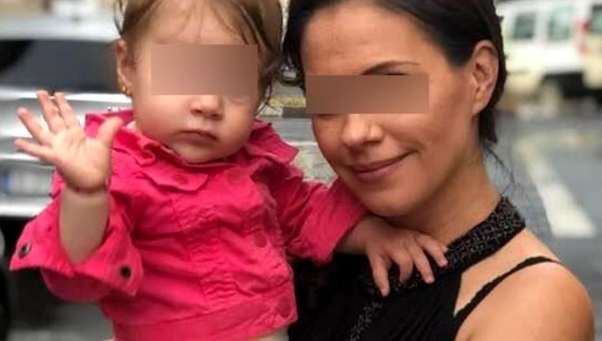 O mamă care alăpta în curtea sediului ANAF, agresată verbal de o angajată: "Mişcă-te de aici..."