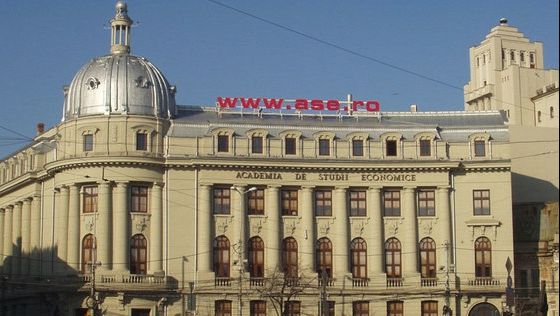 Facultatea din România la care studenţii pot promova chiar dacă iau nota 4 la examen