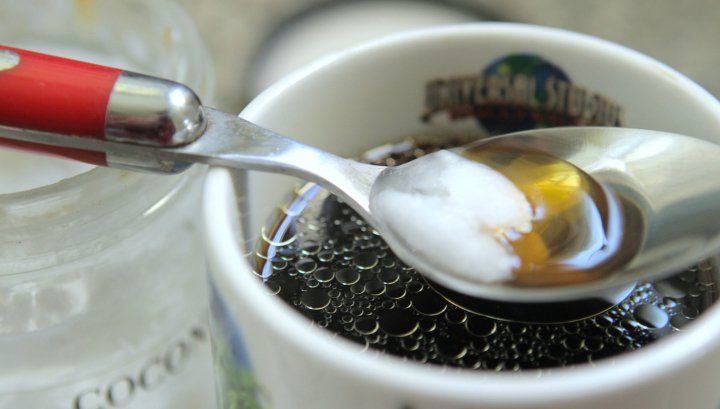 Şi-a pus ulei în cafea în fiecare dimineaţă. Rezultatul a fost dincolo de aşteptări