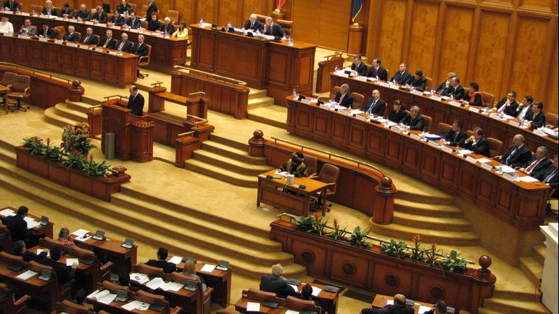 Camera Deputaților: luni și marți, program atât în plen, cât și în comisii