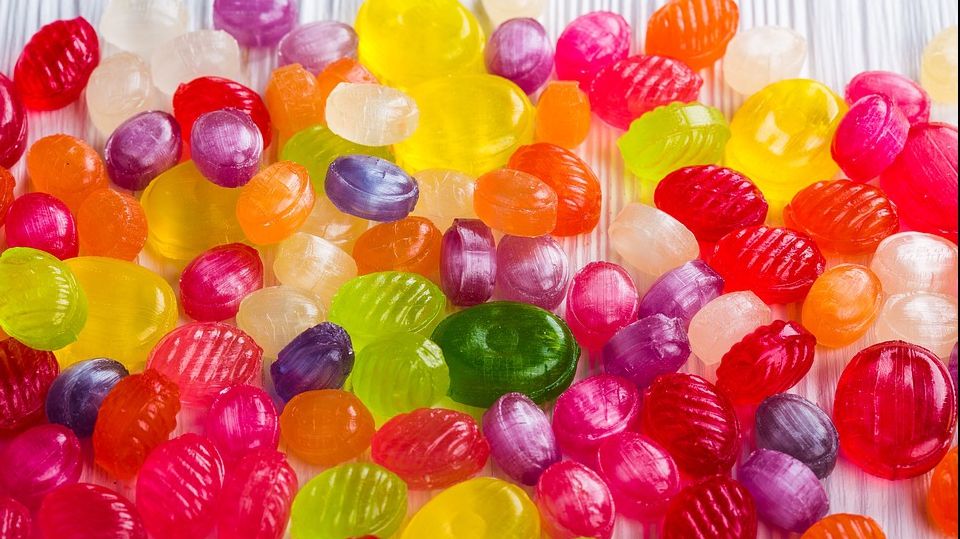 Secretul de pe lista ingredientelor. Ce pot conține dulciurile