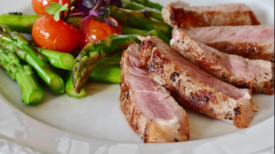 Cum să mănânci carnea ca să nu te îngrași