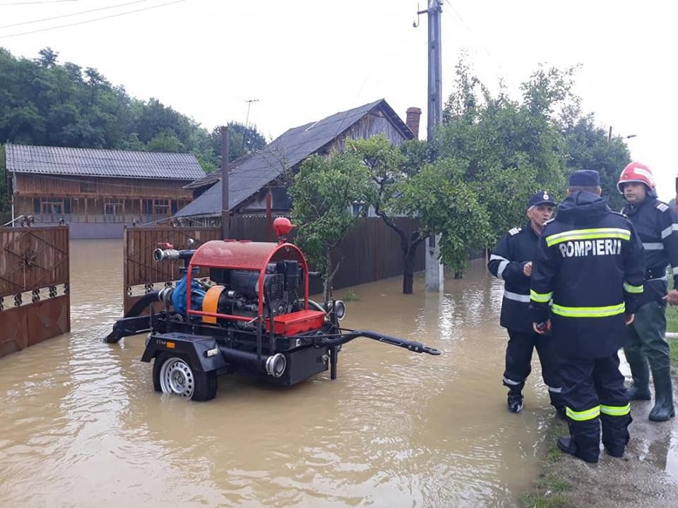 Inundaţiile au făcut ravagii în Argeş: Peste 40 de gospodării, afectate
