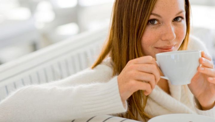 Cu te poți încălzi într-o zi friguroasă: 12 metode eficiente, pe care le poți folosi și tu când stai acasă