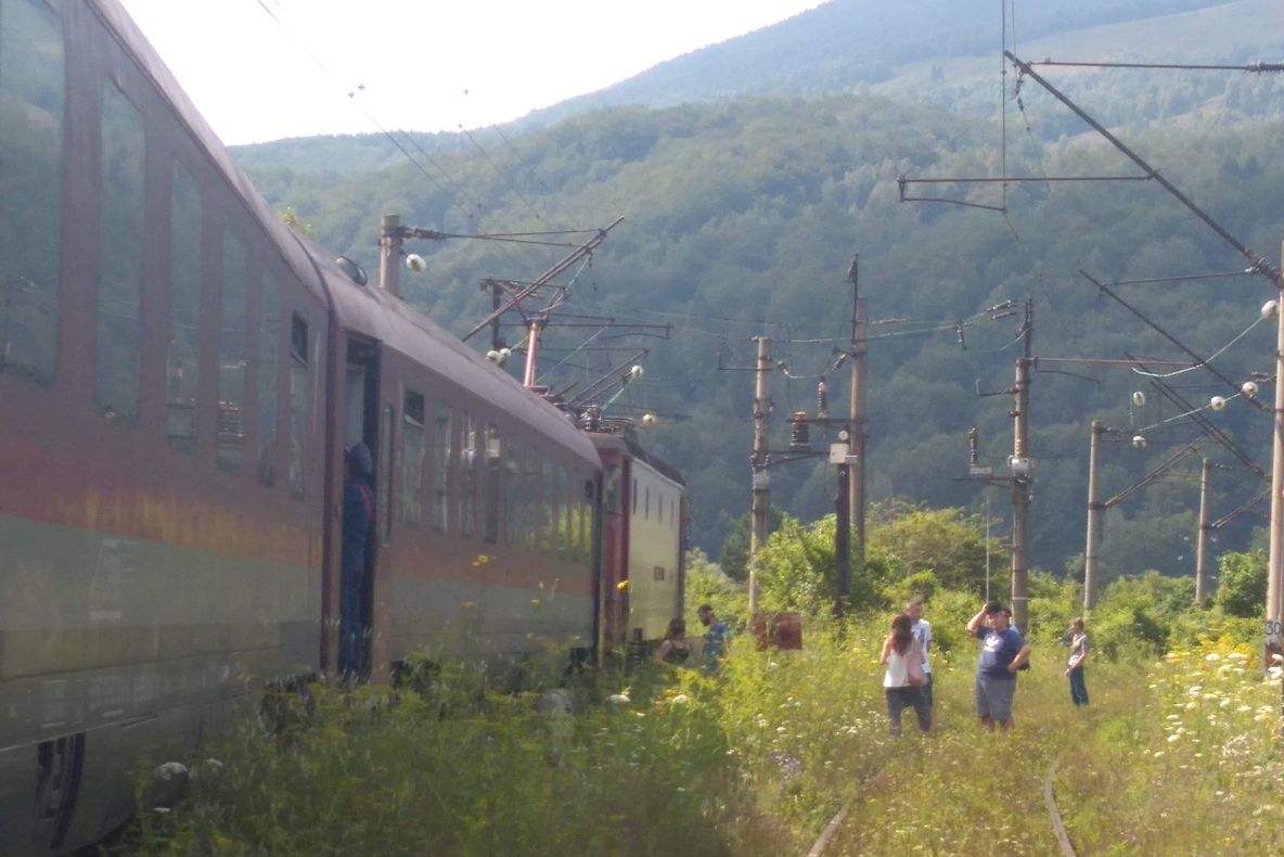 Bătaie de joc marca CFR; ştii când pleci, nu şi când ajungi!