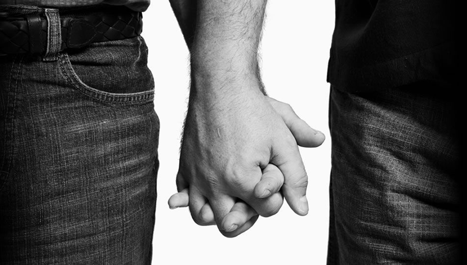 CCR: Pronunţarea referitoare la căsătoriile dintre persoane de acelaşi sex va avea loc pe 18 iulie