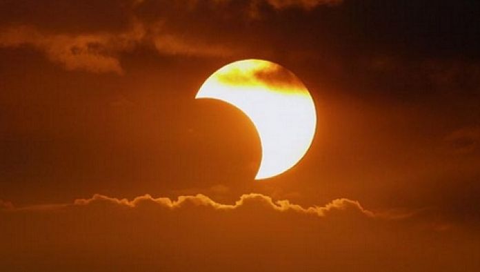 Cea mai lungă eclipsă de lună se apropie. Când va avea loc fenomenul astronomic extrem de rar