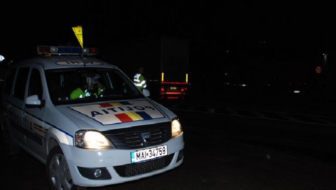 Femeie împușcată de un polițist, în Argeş. Victima a fost rănită în timpul unei urmăriri