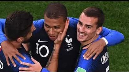 CM 2018. Parisul, invadat de oameni pe străzi. Eroii "cocoşului galic" s-au întors acasă