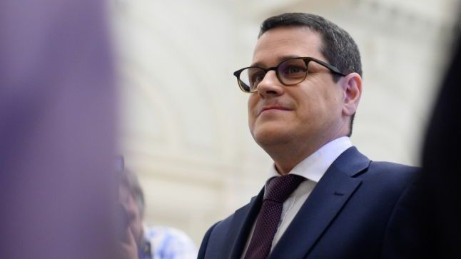 Eduard Hellvig, somat să ancheteze cazul Generalului Dumbravă, după acuzațiile de plagiat 