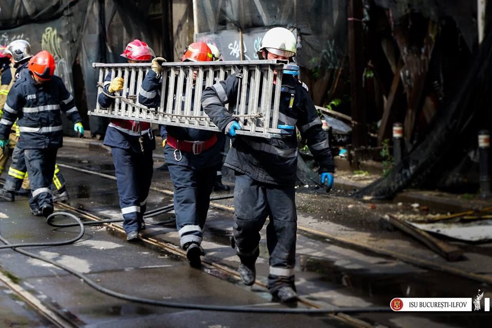 Incendiu într-un mall din Capitală. Evacuare de urgenţă