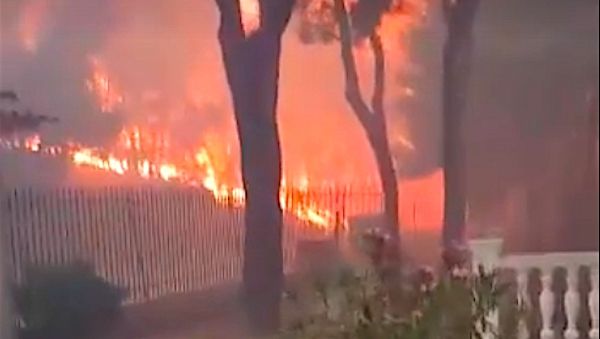 Imagini din iadul provocat de incendiul din Grecia. Sunetul flăcărilor este de-a dreptul înfiorător