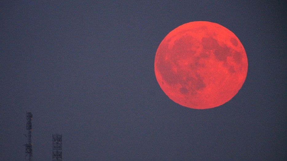 HOROSCOP. Influenţa celei mai lungi eclipse de lună a secolului. Ghinion sau fericire?