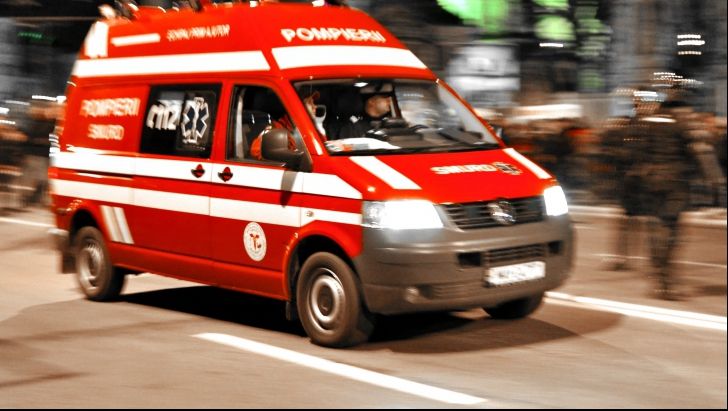 Tavan prăbuşit peste oameni într-un mall din România. Cinci răniţi