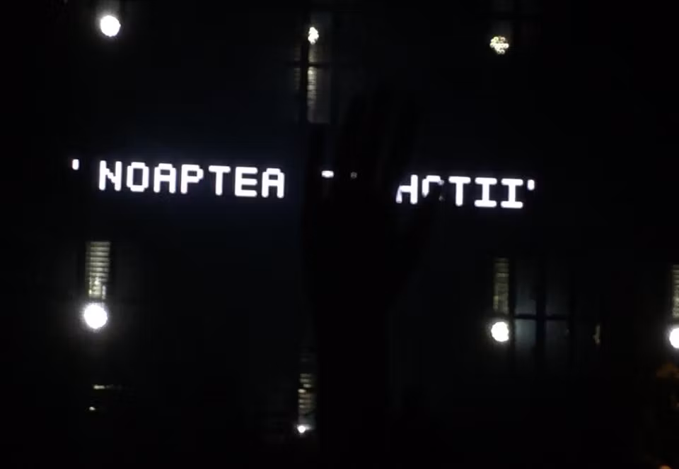 Mesaje devastatoare pentru Dragnea & Co, la concertul Massive Attack (VIDEO)