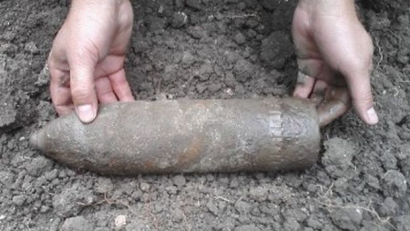 A vrut să vândă un obuz cu 4.000 de euro pe un site de anunţuri. Ce a urmat este de neimaginat