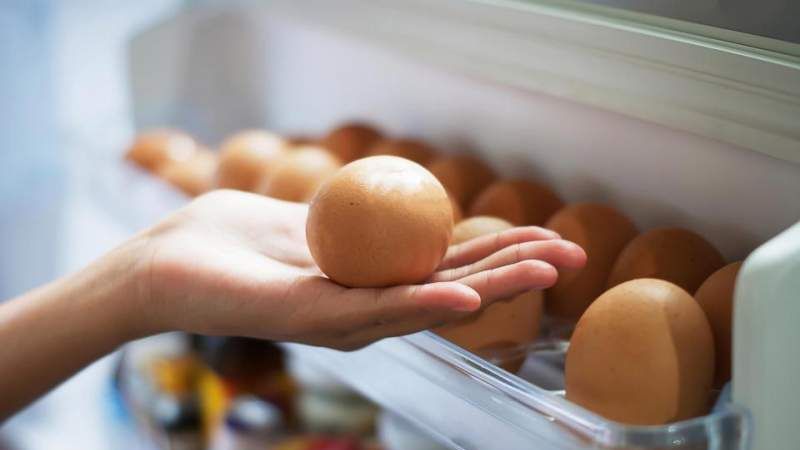 De ce nu este bine să ţii ouăle pe uşa frigiderului? Tu ştii răspunsul?