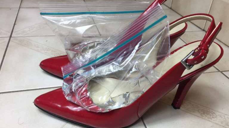 De ce să pui pantofii în congelator peste noapte. Răspunsul te va şoca 