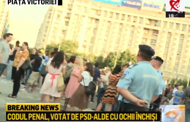 Protest cu incidente în Piața Victoriei! S-a cerut DEMISIA Guvernului