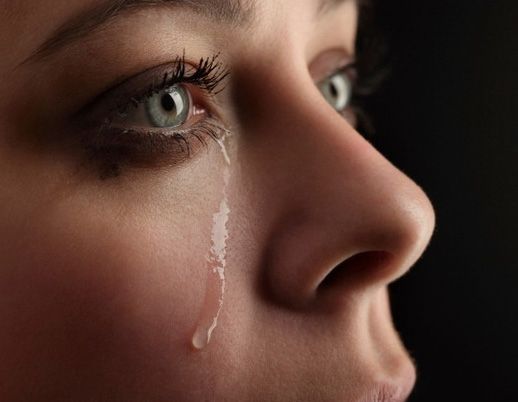 Ce înseamnă când visezi că plângi?