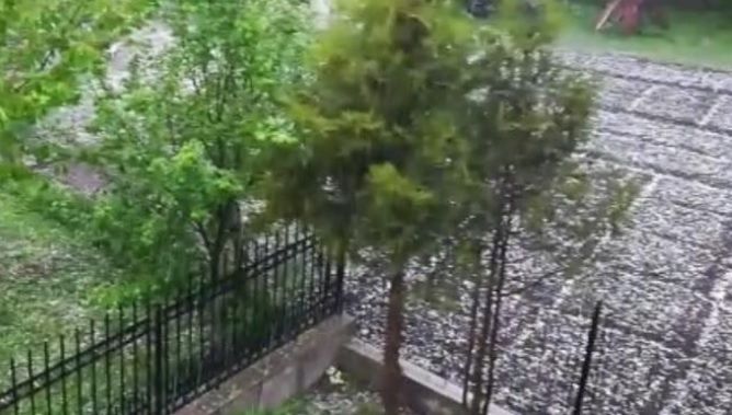 România, răvăşită de furtuni! Rupere de nori în Prahova