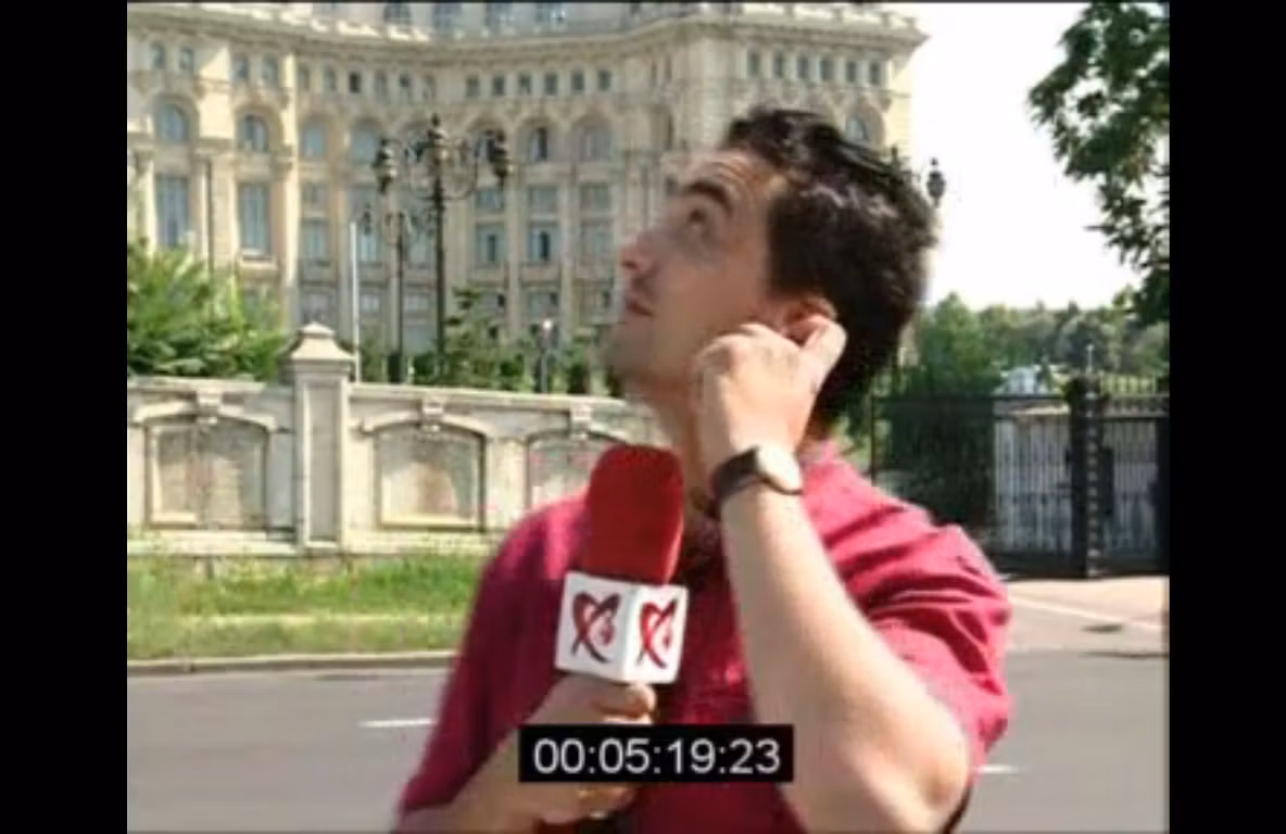 Avioane supersonice au survolat Bucureștiul. Reporterul Realitatea TV era în "LIVE"