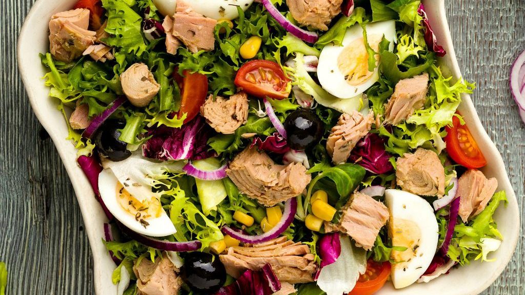 Şi salata îngraşă. Recomandările specialiştilor 