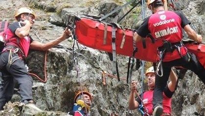 Un turist a murit şi altul a fost rănit, după ce au căzut într-o râpă din Făgăraş