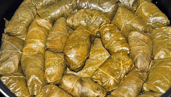 Sărmăluţe cu brânză: reţeta perfectă pentru zilele de vară