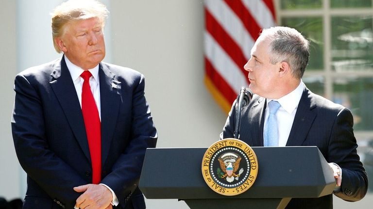 Un membru important al administrației Trump, forțat să demisioneze în urma scandalurilor