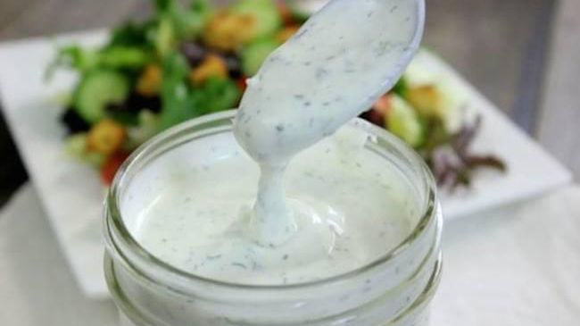 Dressing răcoros şi fără calorii, gata în doar 3 minute