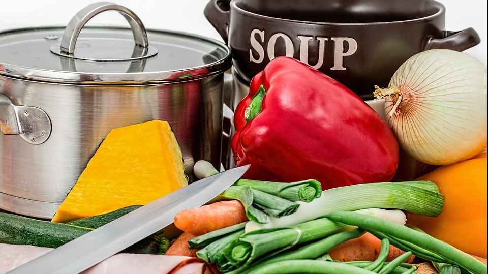 Cum ar trebui să gătim alimentele ca să rămână sănătoase 