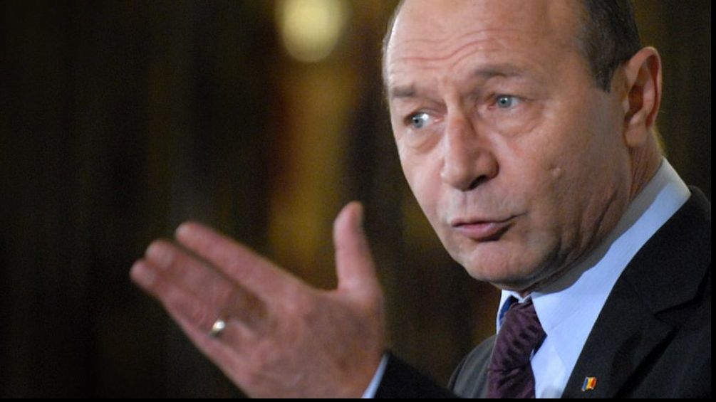 Traian Băsescu, atac la Dragnea pe legea offshore. Avem comportament de stat bananier