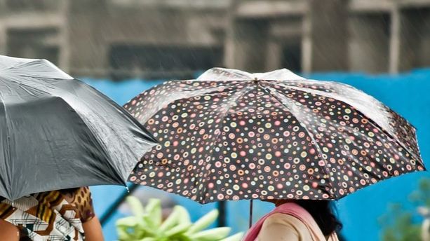 ALERTĂ METEO de fenomene EXTREME imediate. Cod PORTOCALIU de furtuni şi vijelii